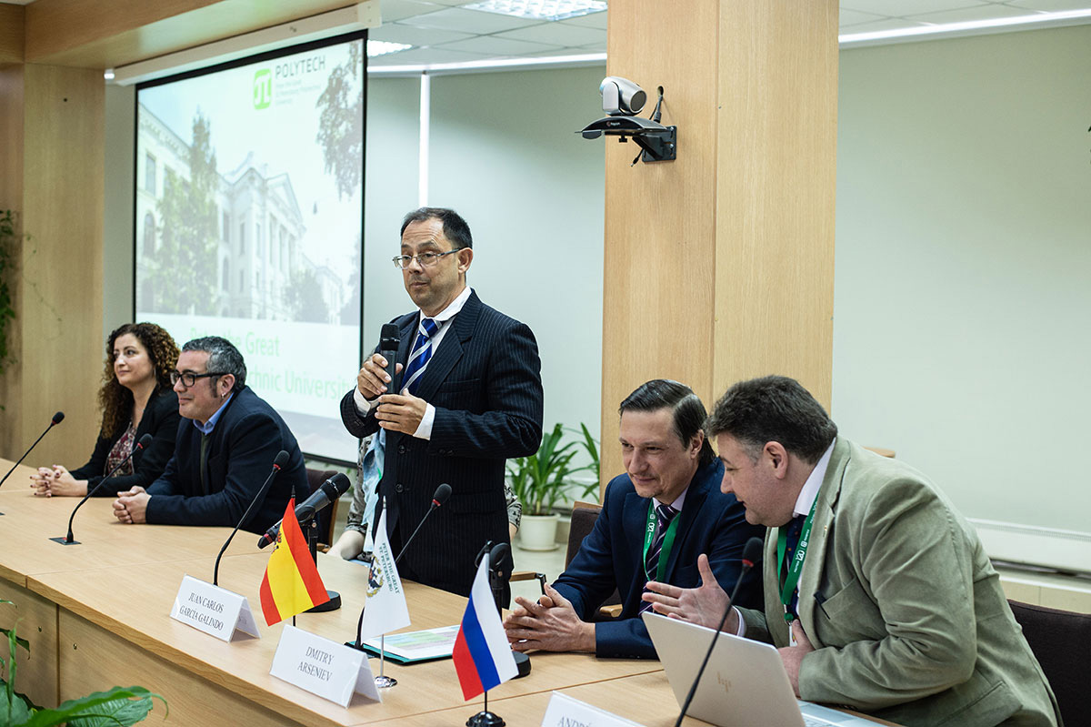 Представители Университета Кадиса встретились с командой международных служб СПбПУ 