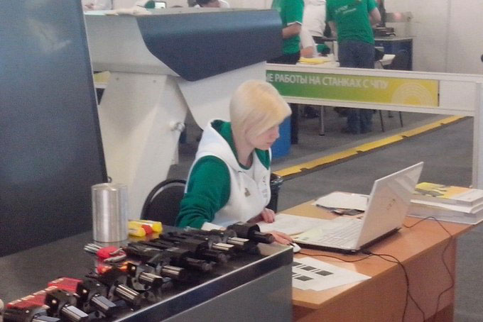 По условиям конкурса Worldskills участникам было необходимо по чертежу написать программу на станке и изготовить деталь в размер По условиям конкурса Worldskills участникам было необходимо по чертежу написать программу на станке и изготовить деталь в размер