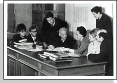 Семинар группы по обсуждению вопросов, связанных с созданием полупроводникового блока на 100 кв 150 а. 1960-е.