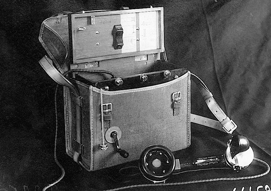 Переносный телефонный аппарат с индуктивным вызовом для специального пользования. 1913