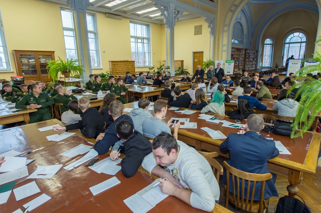 В номинации Теоретическая подготовка участники соревновались индивидуально _ готовили письменные ответы на семь вопросов, позволяющих оценить их способности в решении системных проблем проектирования р В номинации Теоретическая подготовка участники соревновались индивидуально _ готовили письменные ответы на семь вопросов, позволяющих оценить их способности в решении системных проблем проектирования р