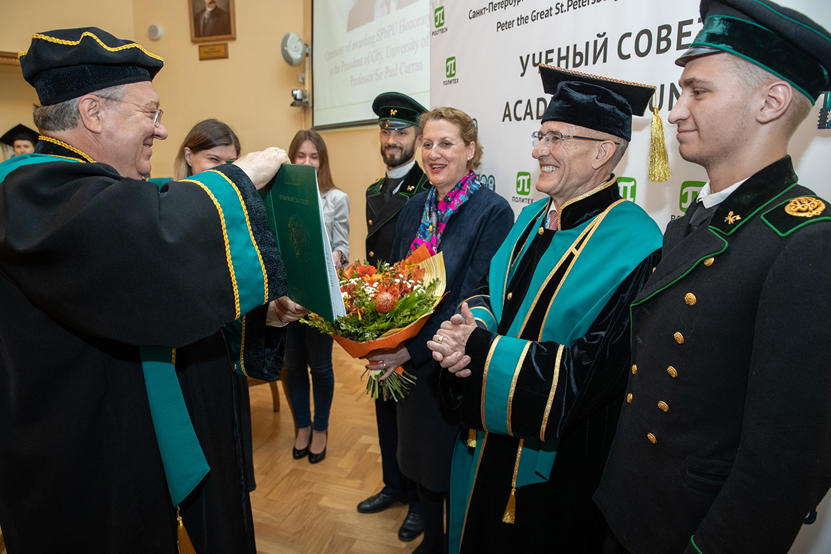 Президент Сити, Университета Лондона сэр Пол Карран стал Почетным доктором СПбПУ Президент Сити, Университета Лондона сэр Пол Карран стал Почетным доктором СПбПУ