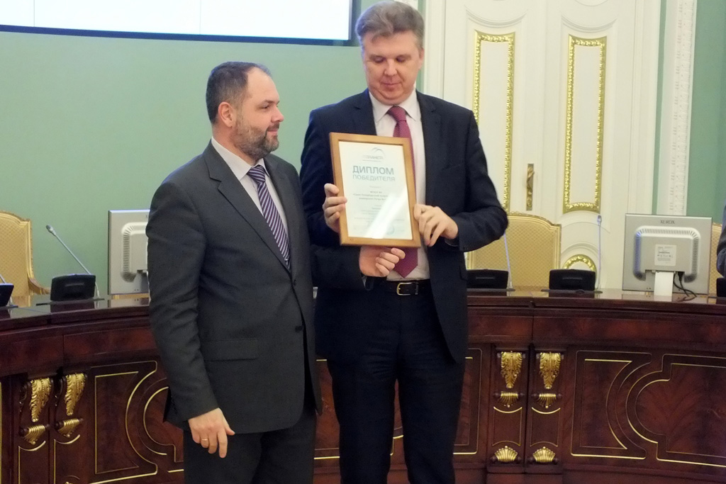 Диплом СПбПУ за звание лучшего учреждения высшего профессионального образования среди вузов _ участников соревнований вручили А.В. Речинскому Диплом СПбПУ за звание лучшего учреждения высшего профессионального образования среди вузов _ участников соревнований вручили А.В. Речинскому