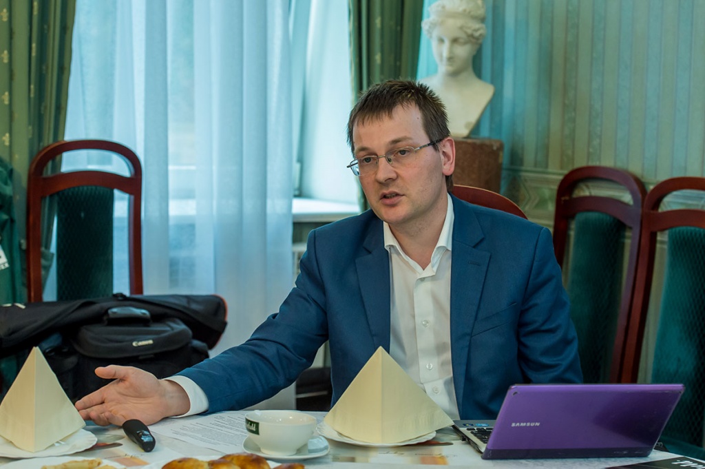 Заместитель директора Инжинирингового центра СПбПУ по развитию аддитивных технологий Е.В. Белослудцев Заместитель директора Инжинирингового центра СПбПУ по развитию аддитивных технологий Е.В. Белослудцев