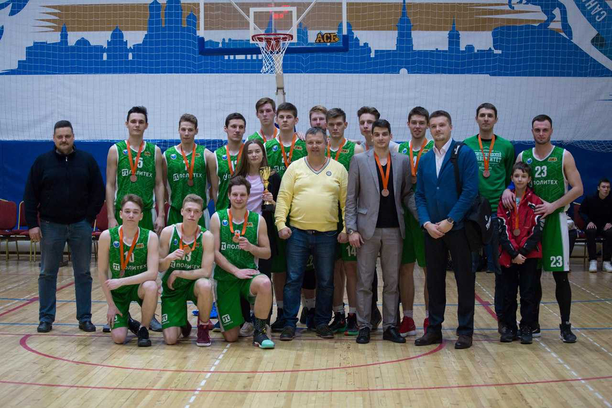 Мужская баскетбольная команда СПбПУ завоевала бронзу 