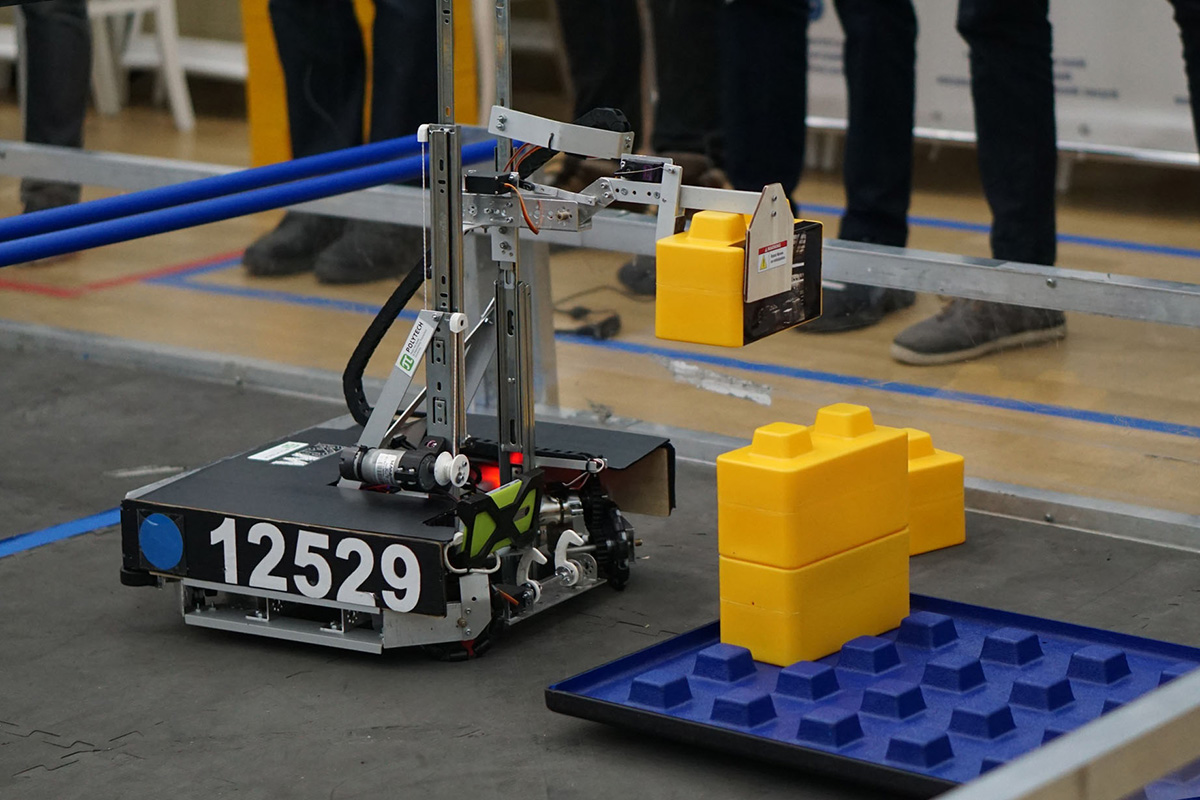 Команда «КТМ» на Лиге Санкт-Петербурга по робототехнике First Tech Challenge Команда «КТМ» на Лиге Санкт-Петербурга по робототехнике First Tech Challenge