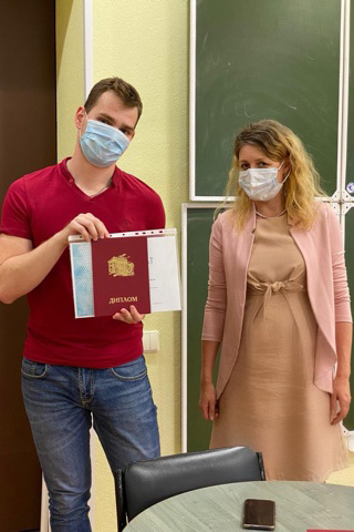 Студенты, успешно защитившие проекты, получили дипломы о профессиональной переподготовке в Центре дополнительных профессиональных программ ИСИ и сертификаты от НИПИГАЗ Студенты, успешно защитившие проекты, получили дипломы о профессиональной переподготовке в Центре дополнительных профессиональных программ ИСИ и сертификаты от НИПИГАЗ