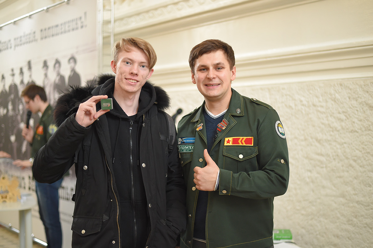 Михаил Ожегов (справа): «Вступайте в студотряды и творите свою историю вместе с нами!»