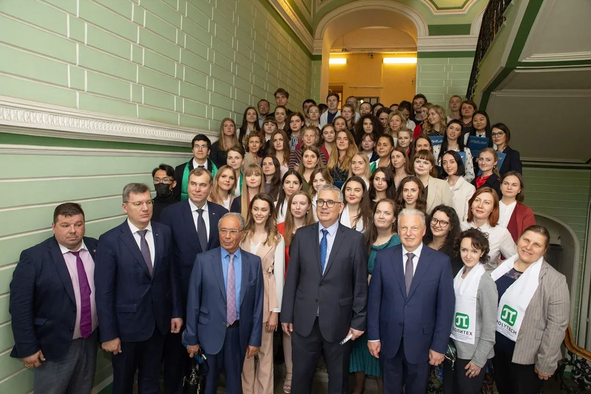Участники конкурса и представители Правительства Санкт-Петербурга 