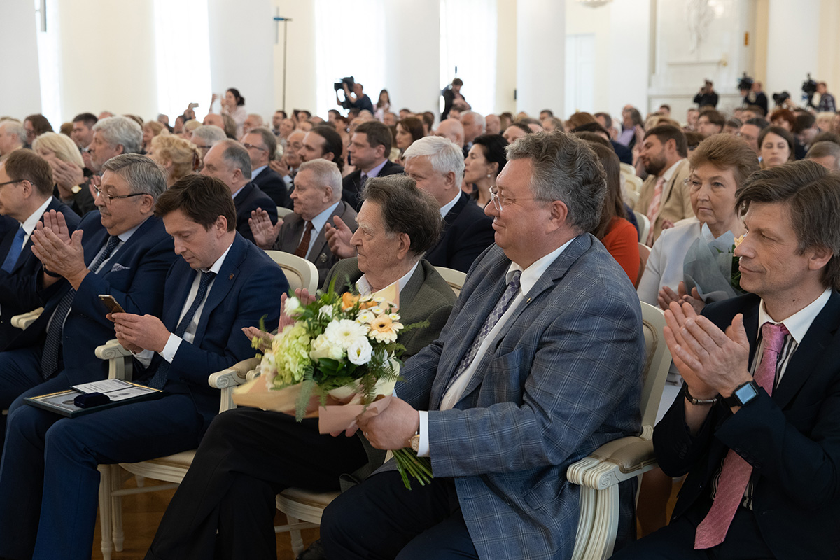 Поздравить коллег приехали ректор СПбПУ А.И. РУДСКОЙ и научный руководитель университета Ю.С. ВАСИЛЬЕВ Поздравить коллег приехали ректор СПбПУ А.И. РУДСКОЙ и научный руководитель университета Ю.С. ВАСИЛЬЕВ