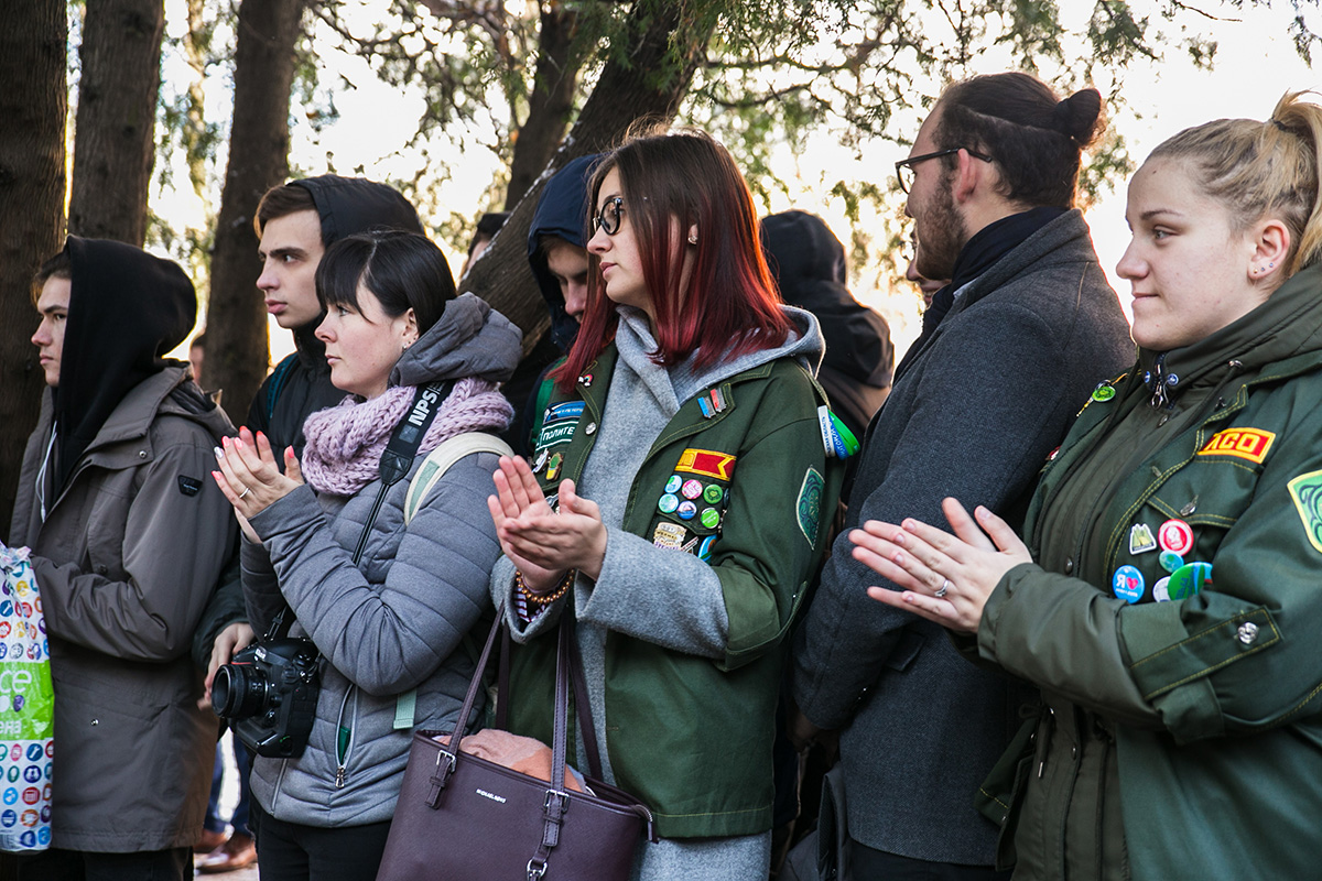 Торжественное событие собрало много молодежи Торжественное событие собрало много молодежи