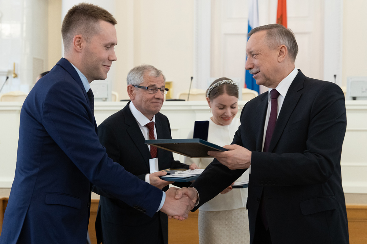 М.А. ПАШОЛИКОВ, В.Ф. БОРИСЕНКО и М.С. АРКАННИКОВА – лауреаты премии за воспитательную работу со студентами, развитие их профессиональных навыков М.А. ПАШОЛИКОВ, В.Ф. БОРИСЕНКО и М.С. АРКАННИКОВА – лауреаты премии за воспитательную работу со студентами, развитие их профессиональных навыков
