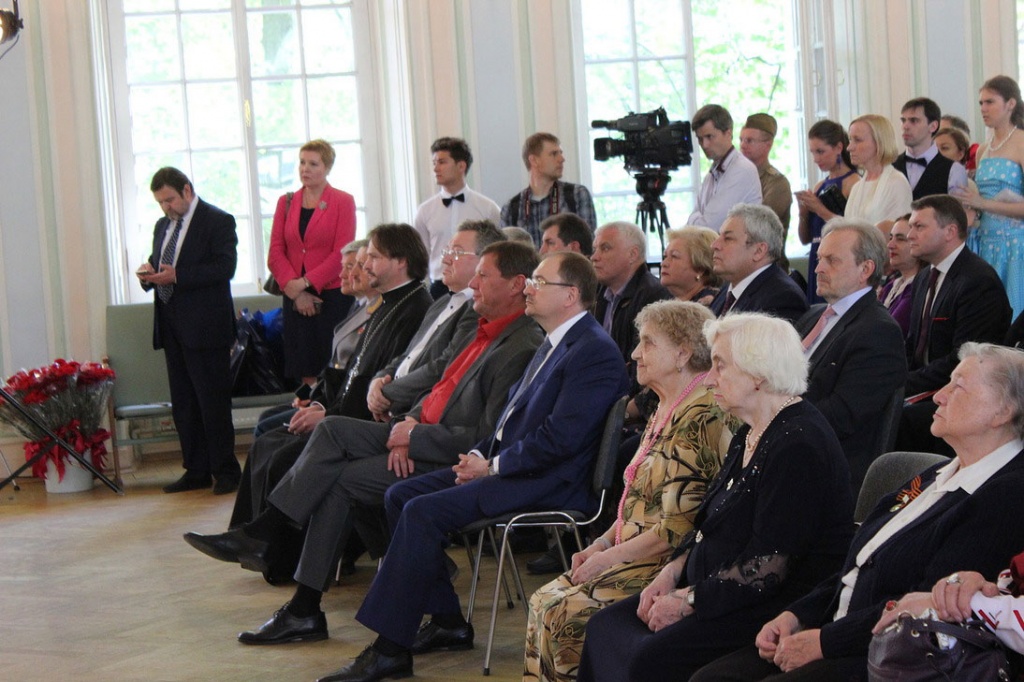 На Петровском балу Победы присутствовали представители администрации города, ректоры и преподаватели вузов