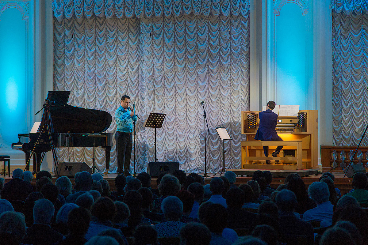 Аргишти и органист Иван Ипатов дуэтом исполнили несколько известных композиций 