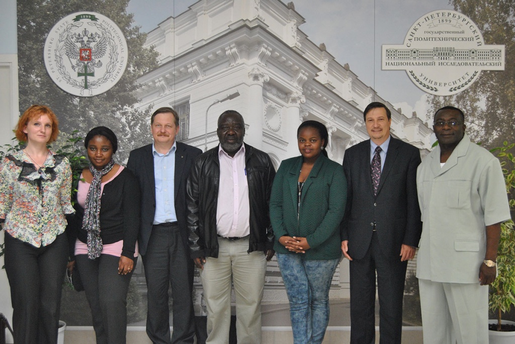 Представители международных служб СПбПУ и члены африканской делегации