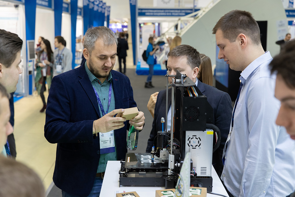 Шоколадный принтер на стенде СПбПУ 