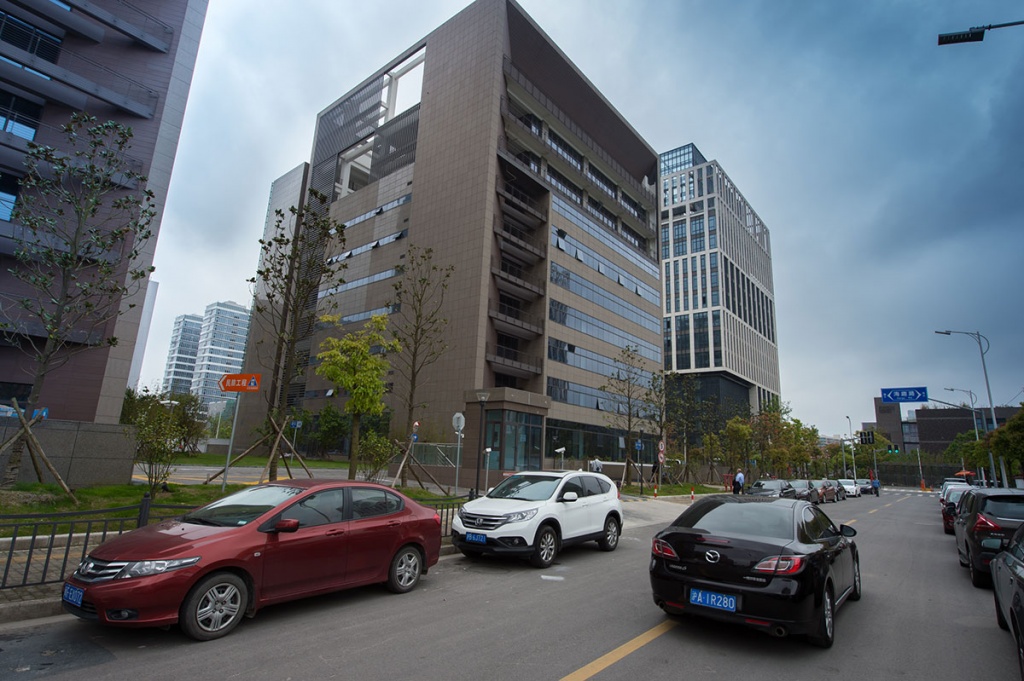 Представительство СПбПУ располагается в современном здании на территории парка высоких технологий Пудунского нового района Шанхая