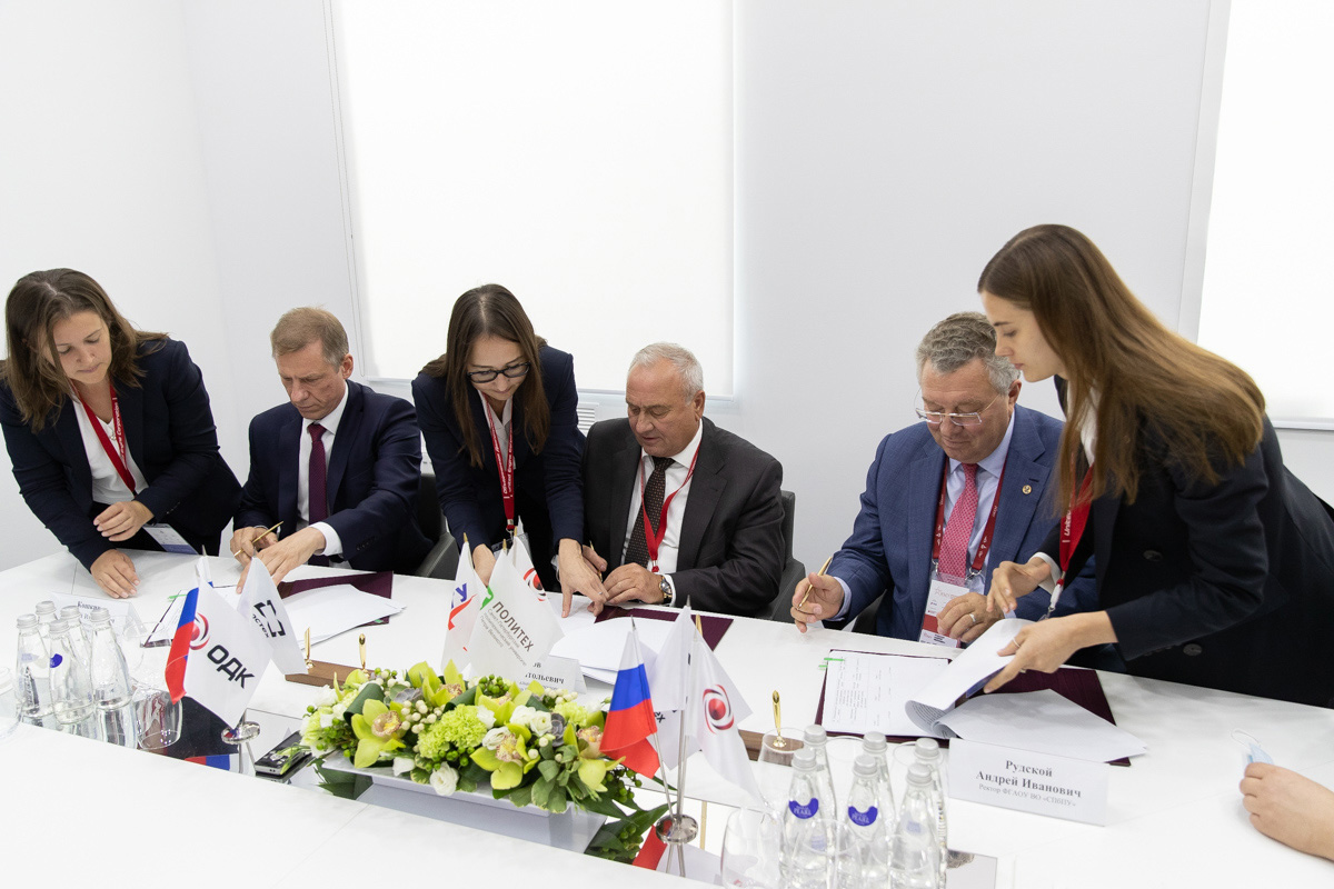 Церемония подписания соглашения о создании УЗИЦ «Цифровое энергомашиностроение» между СПбПУ, РГАТУ и ПАО «ОДК-Сатурн» 