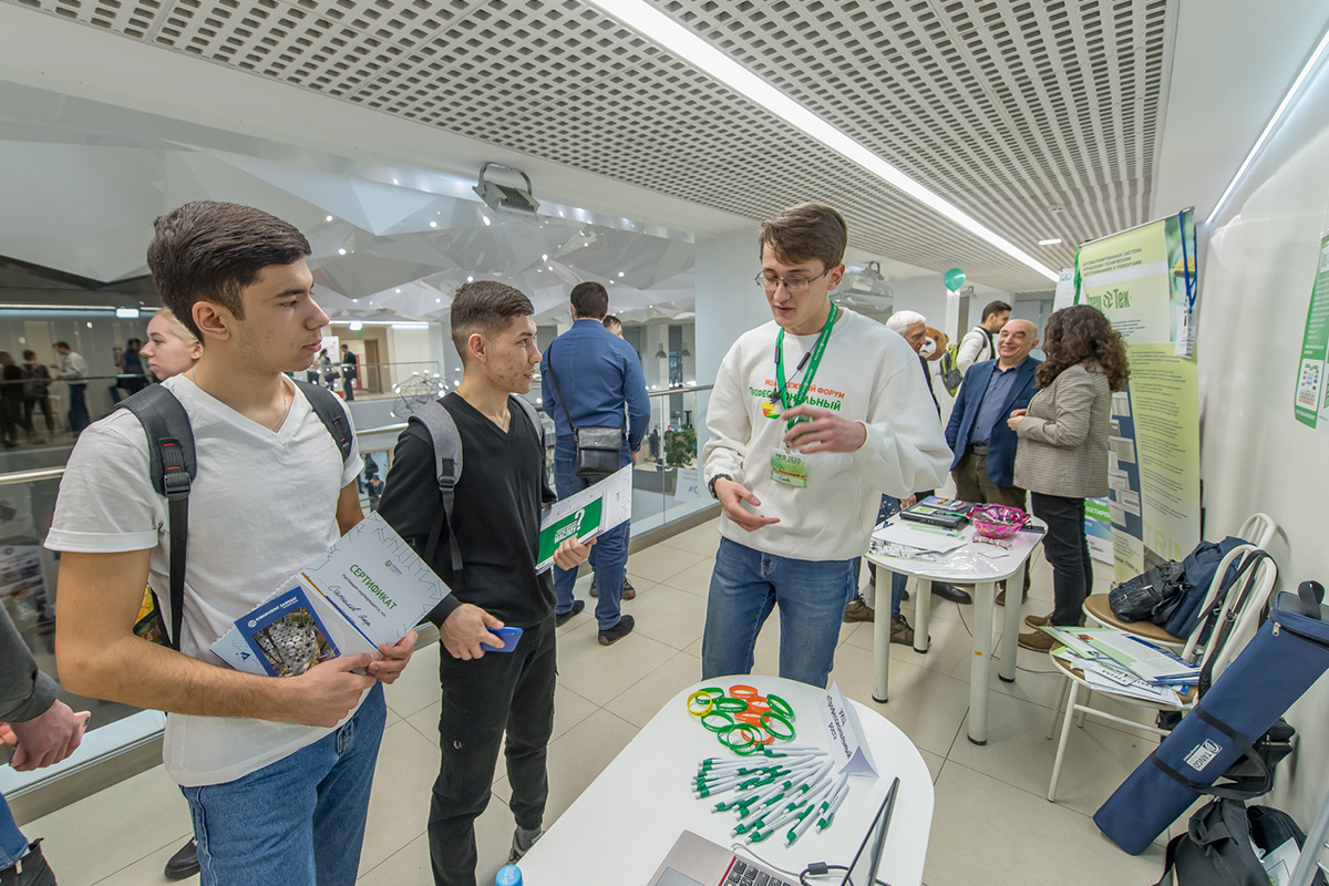Студенты на Молодежном карьерном форуме СПбПУ – 2020 