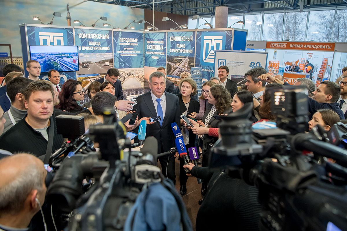 Вице-губернатор Игорь Албин прокомментировал прессе актуальные вопросы развития транспортной инфраструктуры города 