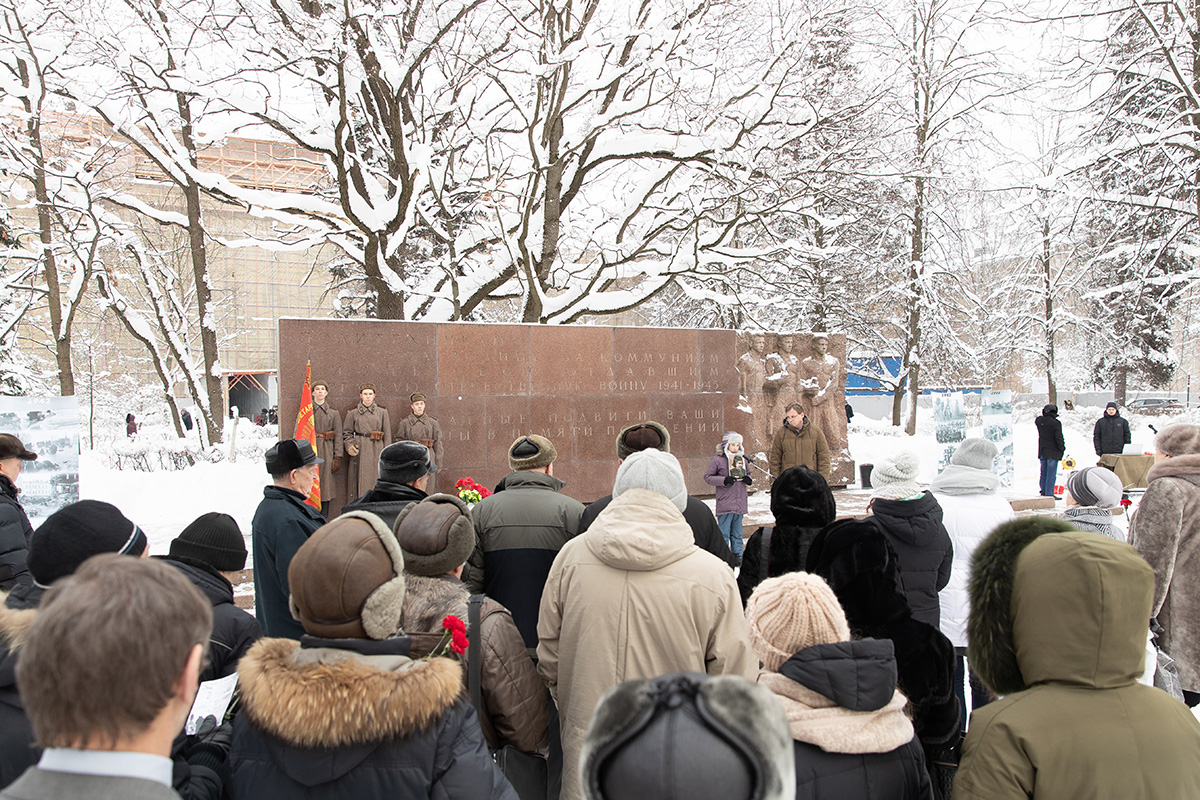 На митинге собрались ветераны и сотрудники Политеха