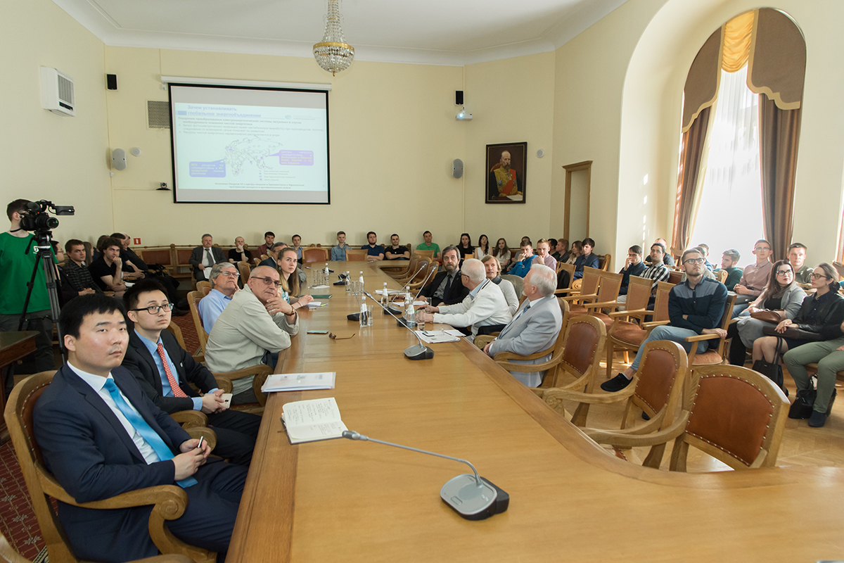 Г-на Чен Чжицзянь прочитал студентам и сотрудникам ИЭиТС лекцию на тему Глобальное энергетическое объединение Г-на Чен Чжицзянь прочитал студентам и сотрудникам ИЭиТС лекцию на тему Глобальное энергетическое объединение