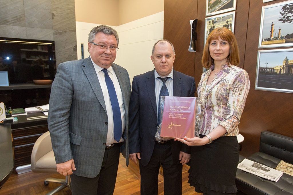 Ректор СПбПУ А.И. Рудской, президент Международного общественного Фонда культуры и образования Г. Н. Попов,директор информагентства Северная Звезда Т. В.Попова Ректор СПбПУ А.И. Рудской, президент Международного общественного Фонда культуры и образования Г. Н. Попов,директор информагентства Северная Звезда Т. В.Попова