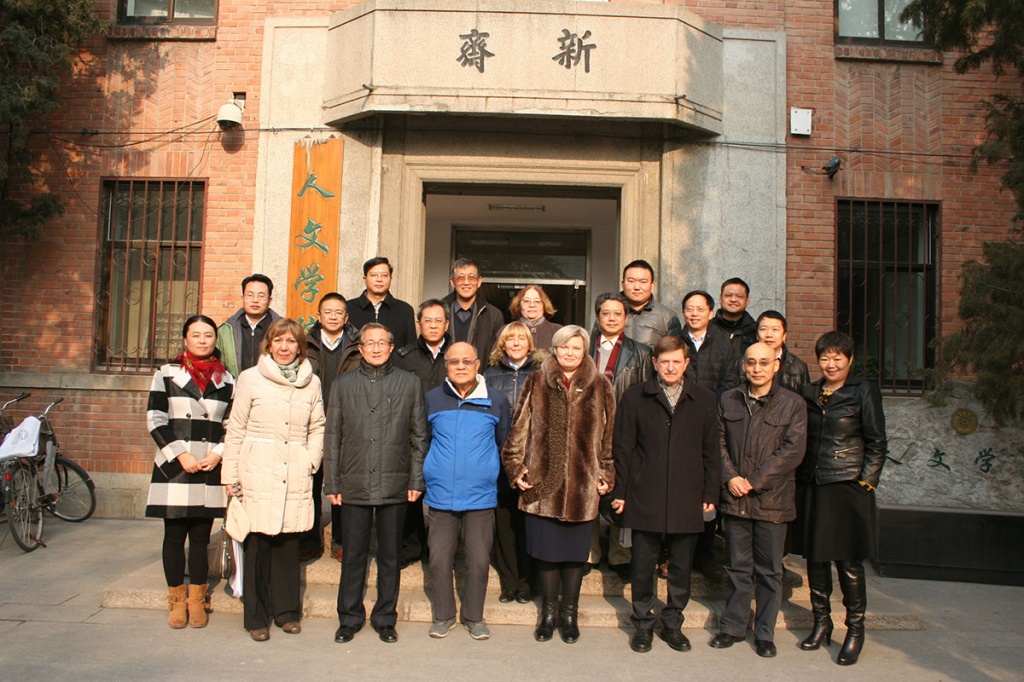 Сотрудники Гуманитарного института СПбПУ вместе с китайскими коллегами из Университета Цинхуа