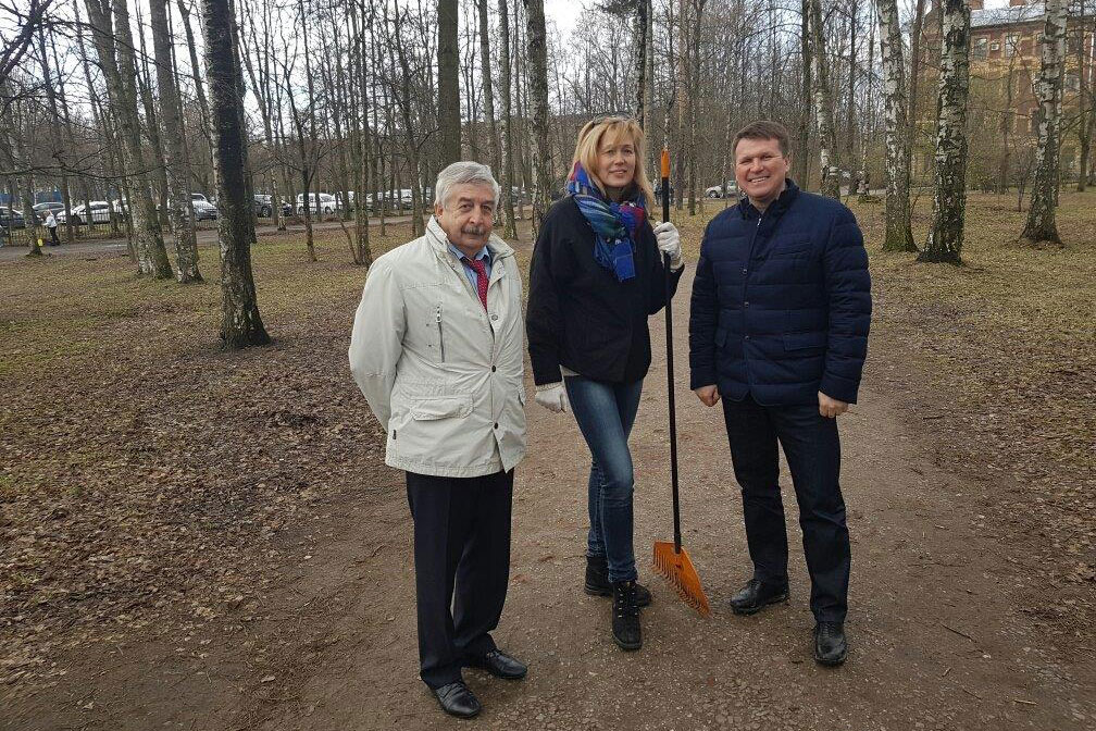 Слева направо - первый проректор СПбПУ В.В.Глухов, первый зампредсе ... Ганус и глава администрации Калининского района В.А. Пониделко