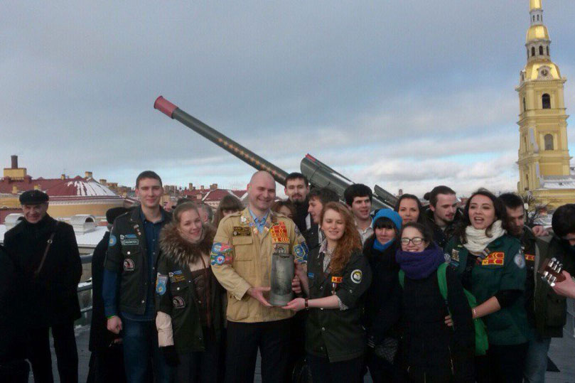 В честь Дня российских студенческих отрядов был дан залпиз пушки в Петропавловской крепости