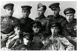 106-й погранотряд Таллинн-Ныммеперед демобилизацией. 1946В центре: Н.С. Яблонский, А.А. Смирнов 106-й погранотряд Таллинн-Ныммеперед демобилизацией. 1946 В центре: Н.С. Яблонский, А.А. Смирнов