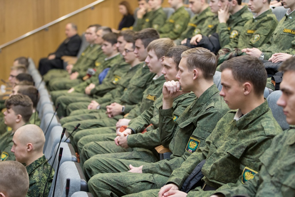На презентацию были приглашены студенты военной кафедры СПбПУ 