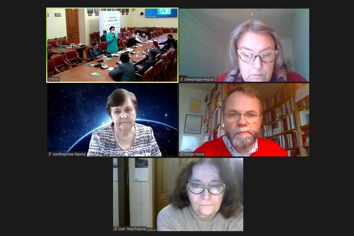 Форум прошел с использованием сетевых и мультимедийных ресурсов с трансляцией докладов участников, собравшихся в зале Политехнического университета, и докладчиков в онлайн-формате 