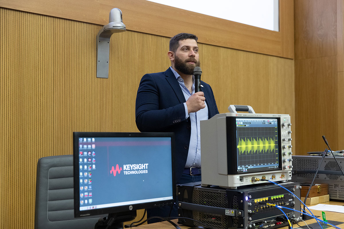 Симпозиум открыл региональный представитель по СЗФО компании Keysight Technologies Михаил МУЛМИНОВ Симпозиум открыл региональный представитель по СЗФО компании Keysight Technologies Михаил МУЛМИНОВ