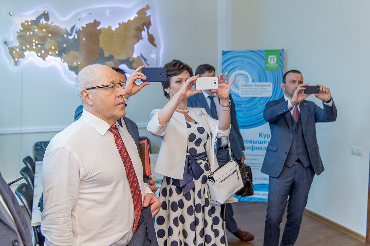 Коллег из Беларуси заинтересовали особенности внедрения новых технологий в процесс обучения 