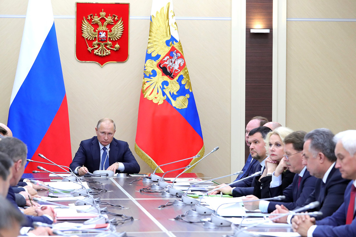 Президент РФ В.В. ПУТИН провел совещание с членами Правительства Президент РФ В.В. ПУТИН провел совещание с членами Правительства