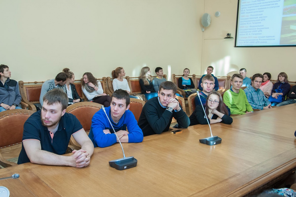 Пообщаться с легендарным космонавтом удалось далеко не всем желающим, однако гости пообещали, что встречи космонавтов со студентами Политеха отныне станут регулярными Пообщаться с легендарным космонавтом удалось далеко не всем желающим, однако гости пообещали, что встречи космонавтов со студентами Политеха отныне станут регулярными