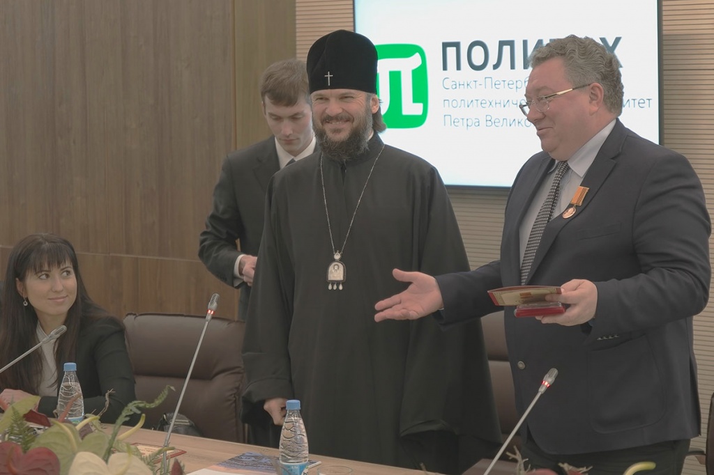 Во внимание к оказываемой Духовной Академии помощи А.И. Рудского наградили академической медалью апостола и евангелиста Иоанна Богослова Во внимание к оказываемой Духовной Академии помощи А.И. Рудского наградили академической медалью апостола и евангелиста Иоанна Богослова