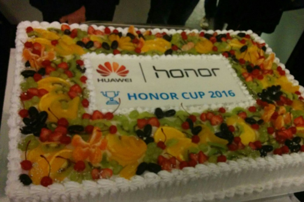 Сладкий приз для подпитки мозга - от организаторов конкурса Honor Cup-2016