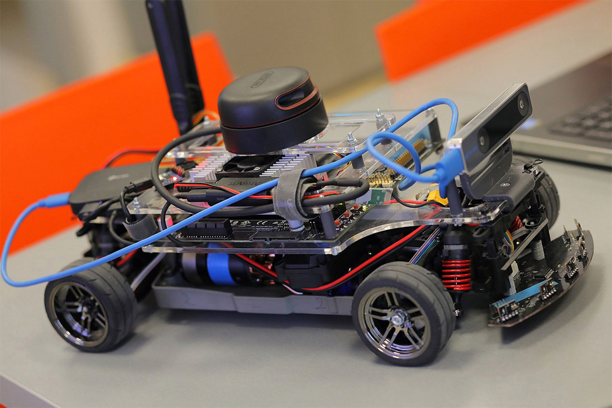 Ребята работали с малогабаритной моделью автономного автомобиля ММАА – собственной разработкой СПбПУ 