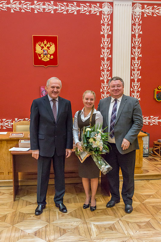 Полпред Президента РФ в СЗФО В.И. Булавин,  победительница конкурса К.В. Солдатова, ректор СПбПУ А.И. Рудской