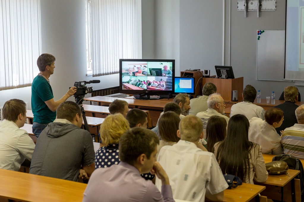 Общение между участниками проекта осуществлялось в режиме Интернет-видеоконференции