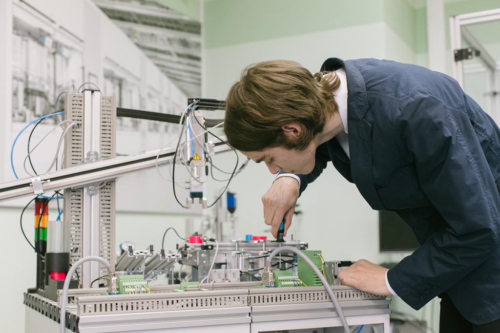Робототехника и IT привлекли Кирилла еще на первом курсе Робототехника и IT привлекли Кирилла еще на первом курсе