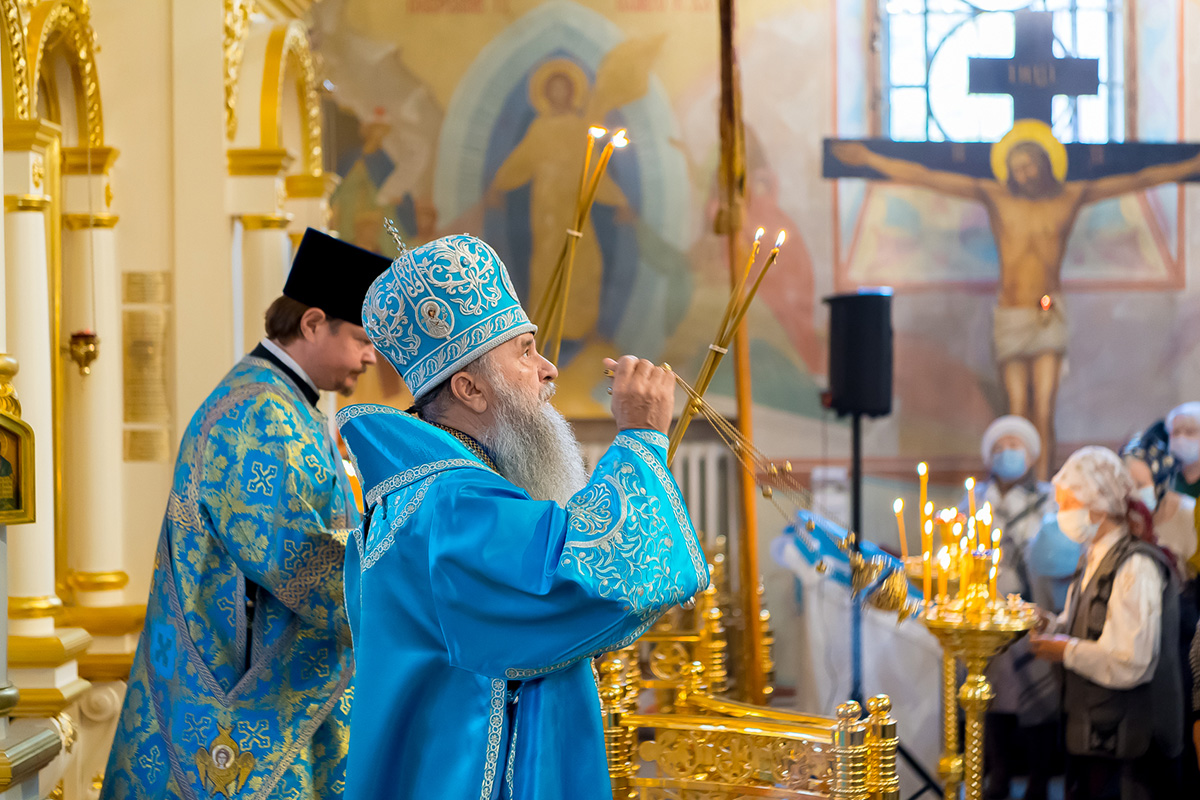 В этот день поздравить политехников приехал митрополит Санкт-Петербургский и Ладожский Варсонофий 