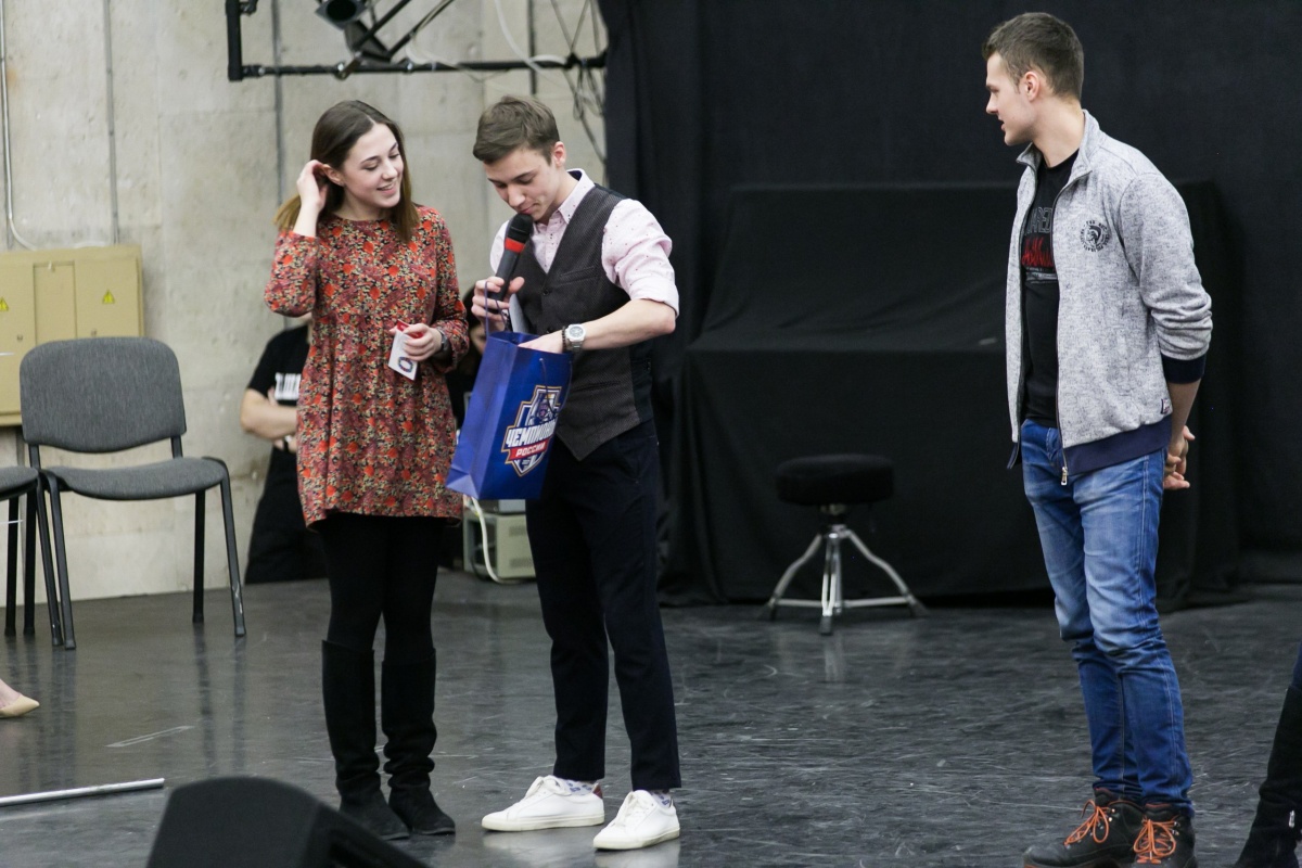 Награждение победителей одного из конкурсов полуфинала КВН в СПбПУ