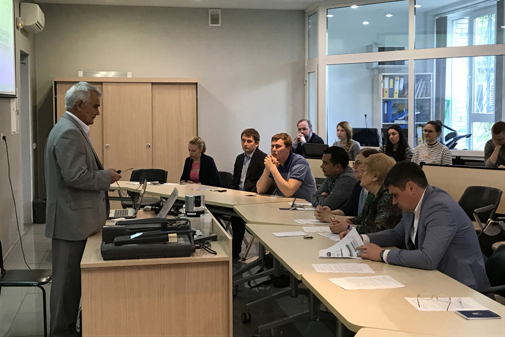 Виктор Андреевич стал готовить на кафедре специалистов по маркетингу и менеджменту Виктор Андреевич стал готовить на кафедре специалистов по маркетингу и менеджменту