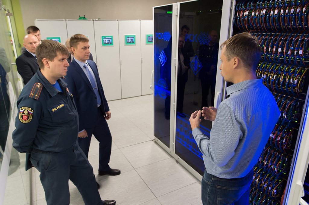 Гостям показали Суперкомпьютерный центр Гостям показали Суперкомпьютерный центр