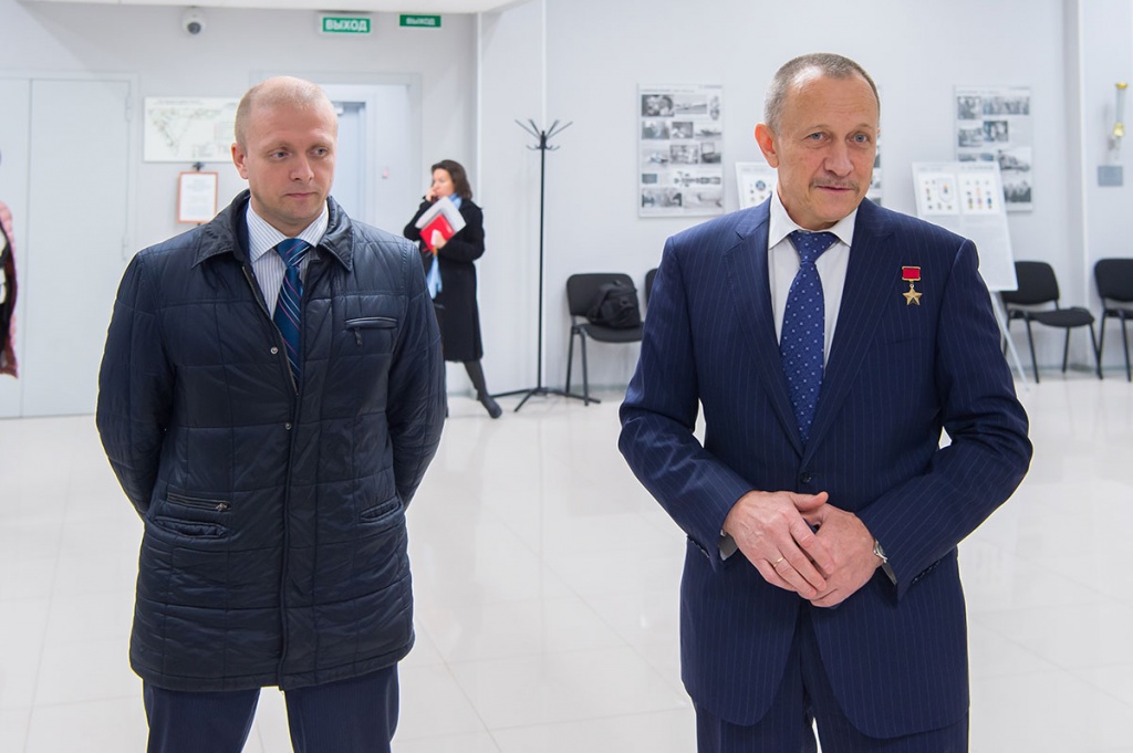 Представителей Республики Татарстан, а также делегацию СПбПУ встречали исполнительный директор АО Климов А.И. Ватагин (справа) и генеральный конструктор А.В. Григорьев (слева) Представителей Республики Татарстан, а также делегацию СПбПУ встречали исполнительный директор АО Климов А.И. Ватагин (справа) и генеральный конструктор А.В. Григорьев (слева)