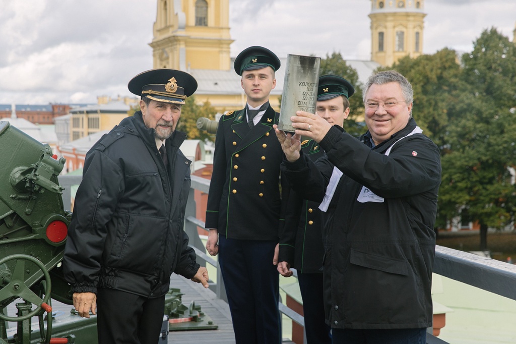 В память о совершенном выстреле СПбПУ вручили гильзу