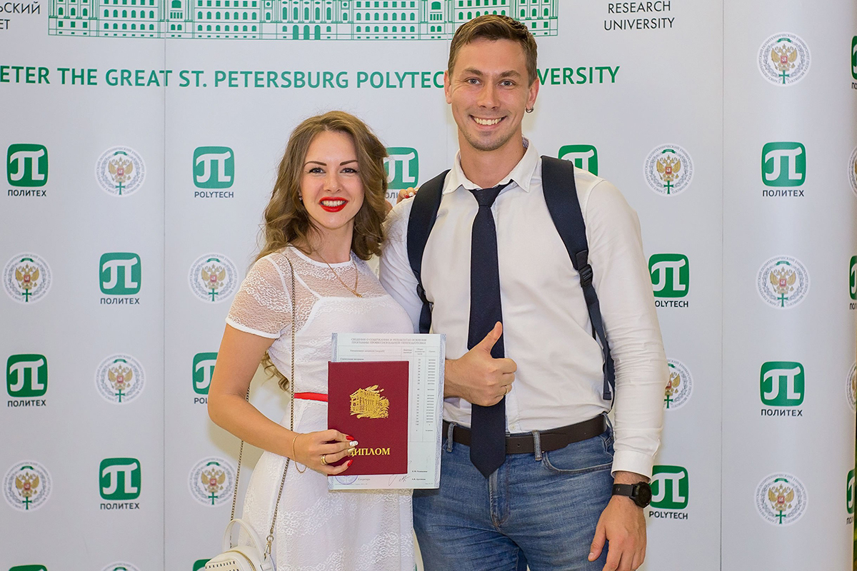 Выпускники программ Промышленное и гражданское строительство и Экономика и управление в строительстве Выпускники программ Промышленное и гражданское строительство и Экономика и управление в строительстве